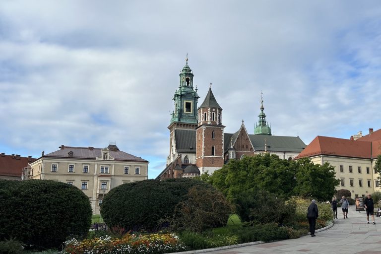 Katedra Wawelska widziana z dziedzińca