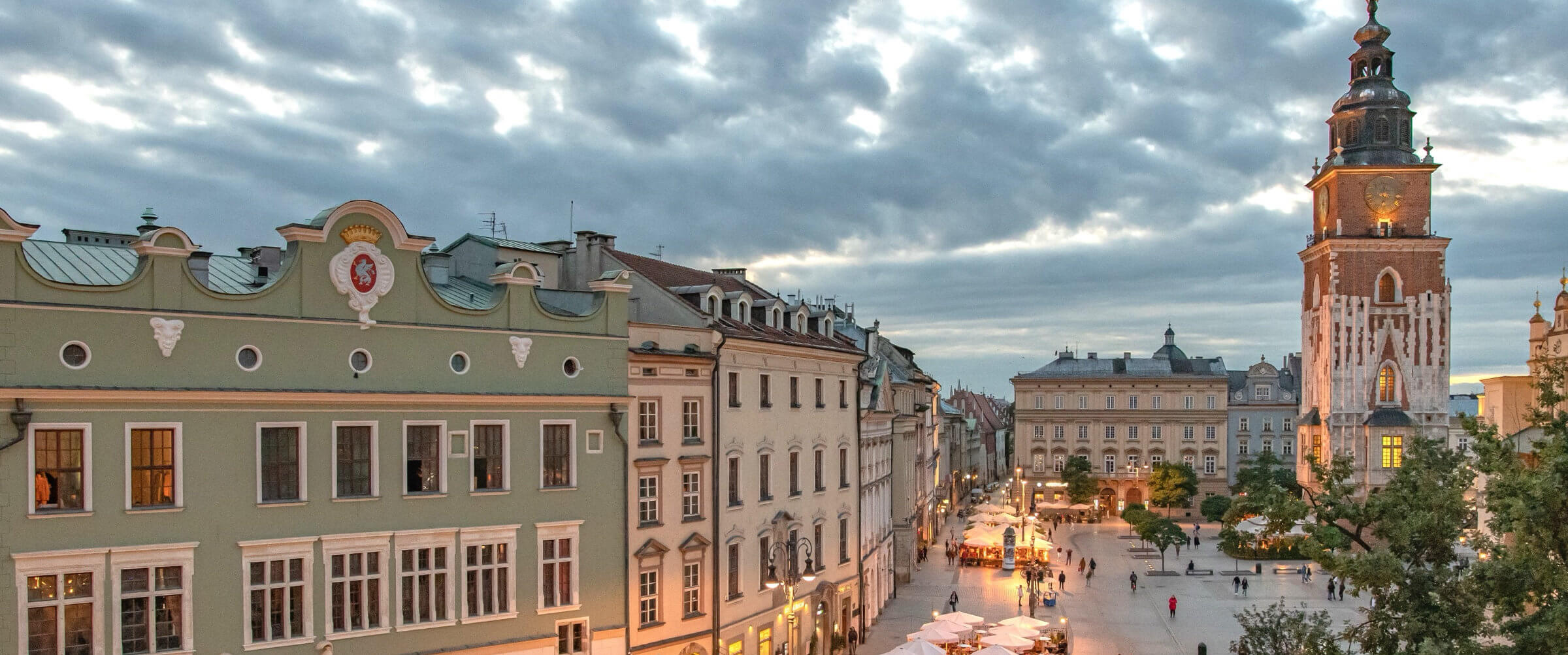 Rynek Główny w Krakowie z wieżą ratuszową