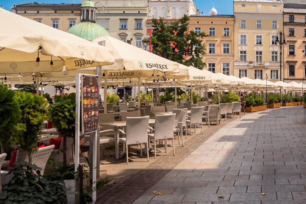 Ogródki kawiarniane na Rynku Głównym w Krakowie